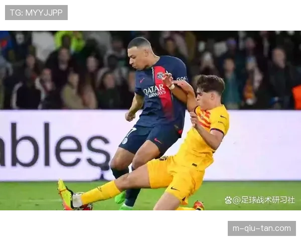 巴萨训练课重点演练由守转攻,针对对手混合防守进行破解 巴萨训练课重点演练由守转攻,针对对手混合防守进行破解