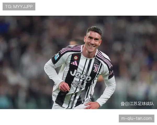 镜头捕捉:弗拉霍维奇进球后冲向场边与拄拐的阿莱格里拥抱 镜头捕捉:弗拉霍维奇进球后冲向场边与拄拐的阿莱格里拥抱